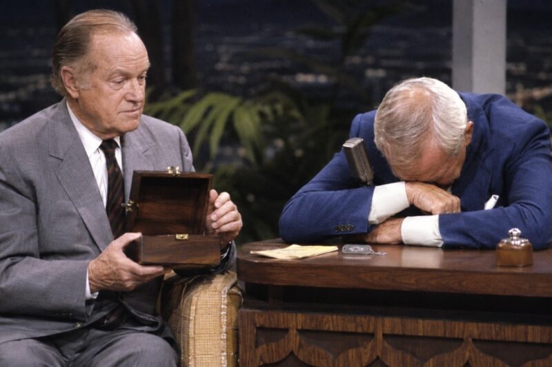 Bob Hope Handed Johnny Carson a SEALED BOX — 7 MINUTES LATER Johnny COULDN’T Stop Crying