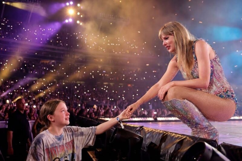 Taylor SAW a Little Girl Crying in the Front Row — She Stopped the Entire Show for Her
